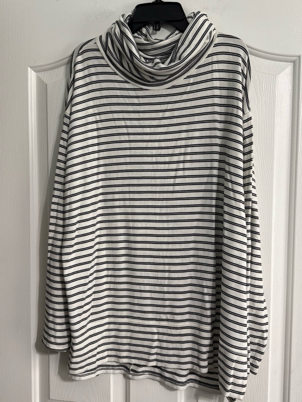 Liz Claiborne White and Black Striped Cowl Neck Long Sleeve Top